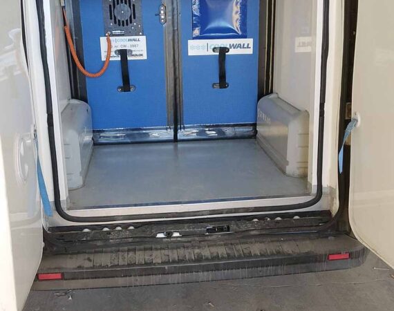 Allestimento di un furgone isotermico con paratia per doppia temperatura a Reggio Emilia | ASSOPLAST