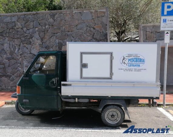 Cassa Mobile Isotermica ATP con Doppia Apertura per il Trasporto del Pesce con destinazione a Levanto | ASSOPLAST