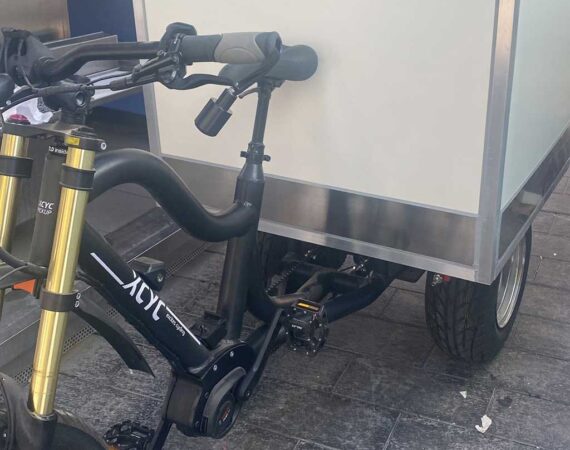 Cassa Isometrica 400L montata su bicicletta a Roma | ASSOPLAST