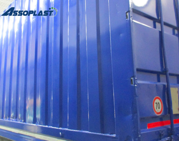 Dettaglio Container lamiera capi appesi riparato | ASSOPLAST
