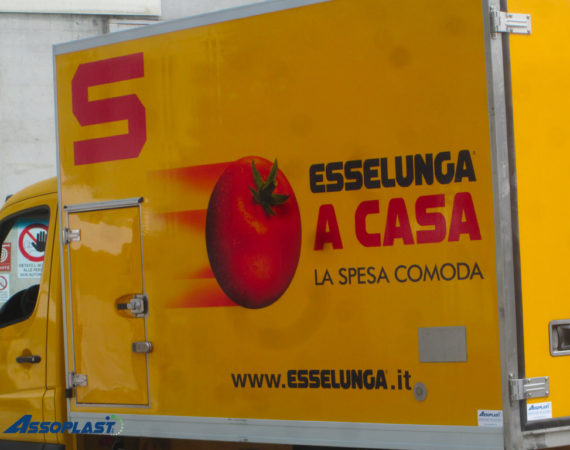 Taglio riparato parete isotermica furgone trasporto alimenti | ASSOPLAST